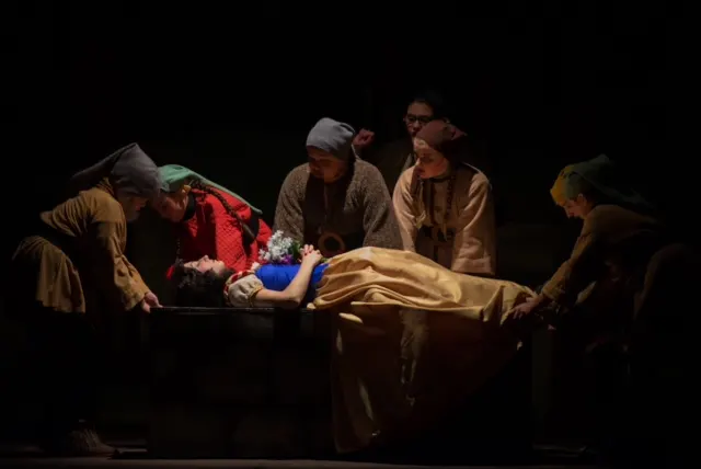Snow and grieving dwarve